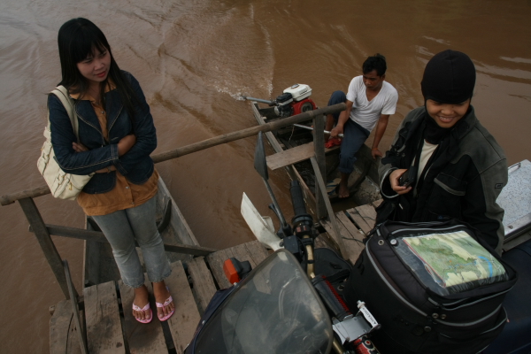 crossing the mekong....JPG